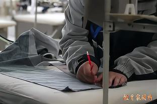曼联官方：中卫林德洛夫接受腹股沟手术，预计缺阵一个月